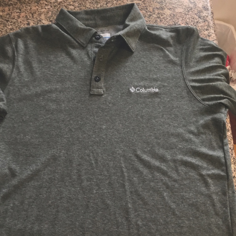 Columbia. Olive green. Size S/P